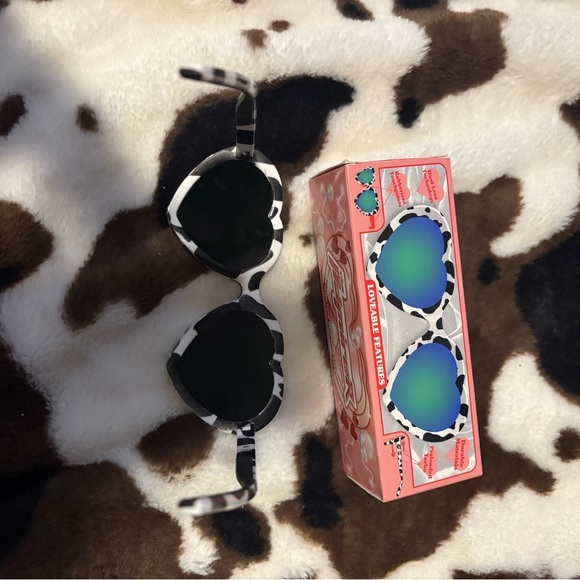 Pit Viper Green and Black Sunglasses with Bold Design - Picture 2 of 4